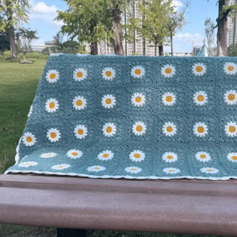 Granny Squares Daisy Blanket Crochet Pattern - Image 3