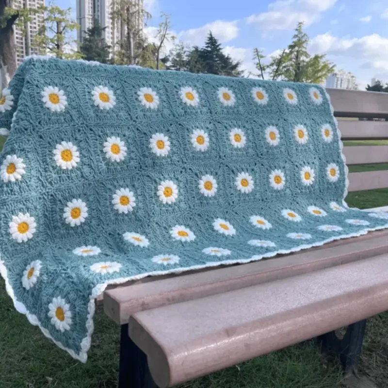 Granny Squares Daisy Blanket Crochet Pattern - Image 2
